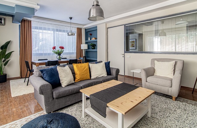 Charming Flat with Backyard Close to Zorlu Center