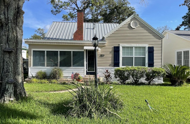 Charming Florida Cottage – Steps from St. Joe Bay with Top-Notch Amenities!