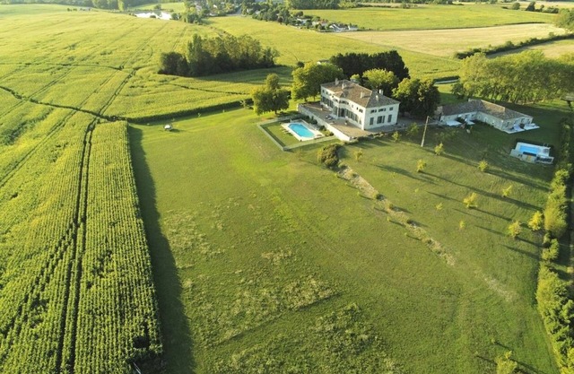 Charming Ancient property, 32 people, 14 bedrooms, 2 pools, billiards
