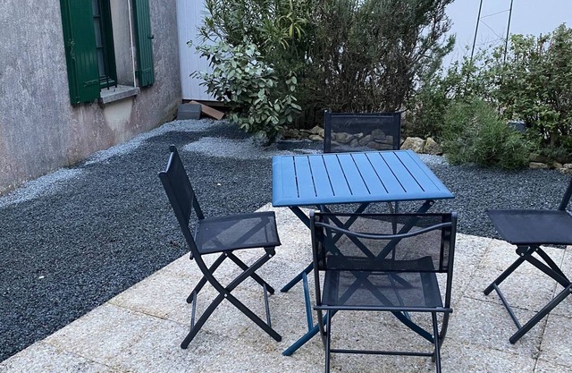 Charming 7-Person House in Saint-Georges-d'Oléron, Near Shops & Bike Paths