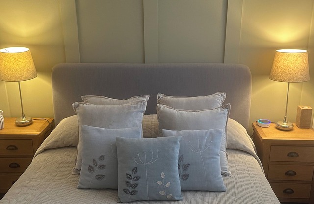 Charming Friendly bed & breakfast in serene Thornhill with WiFi