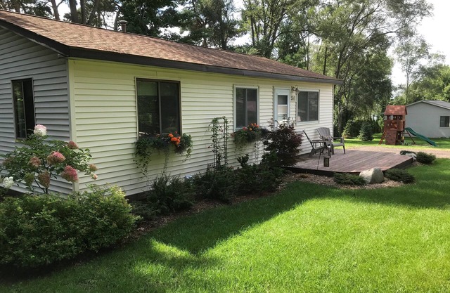 Charming Fully Furnished Cottage W/Shared Frontage on Silver Lake Traverse City