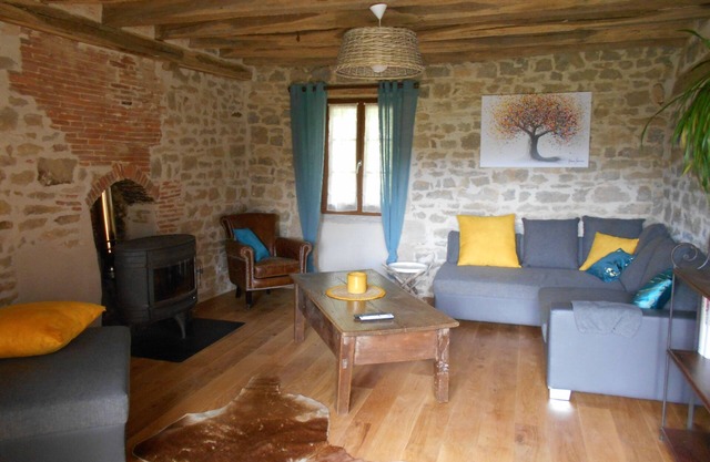 Charming gîte in Côte d'Or (Burgundy region) in pretty Auxois village