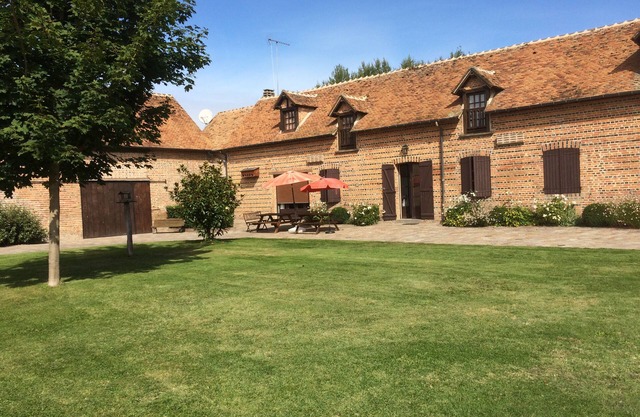 Charming gîte on a farm in the heart of natureShared pool in summer