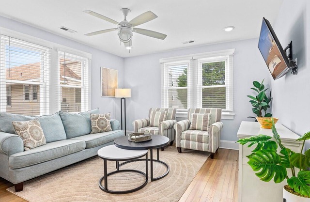 Charming Garden District Escape! Walk to Beach