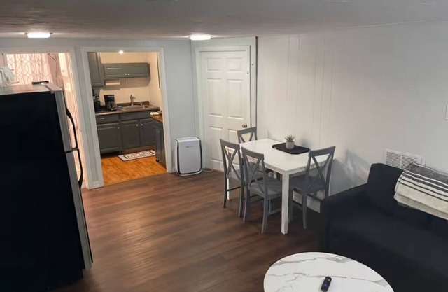 Charming garden level 1 bedroom 1 bath apartment in Brockton