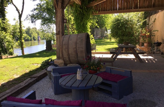 Charming gîte on the banks of the Lot for fishermen or nature lovers