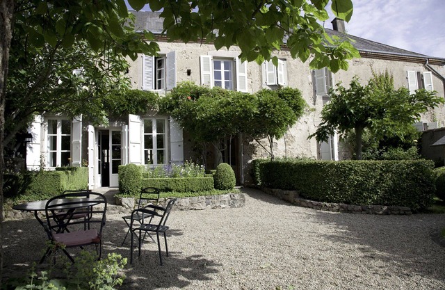 Charming Gites de Charme L 'Ancien Presbytère Larochemillay, France