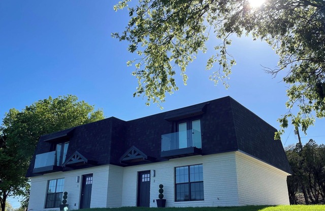 Charming Glass Balcony Townhome near Six Flags and City of Boerne