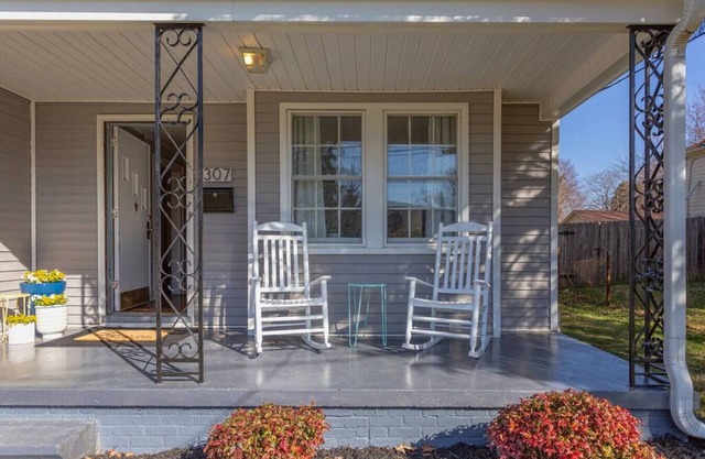 Charming Graham Getaway: Walk to Local Favorites & Retro Game Barn