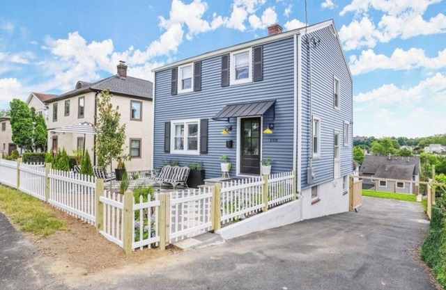 Charming Greenwich Getaway - Minutes from MetroNorth Train to NYC