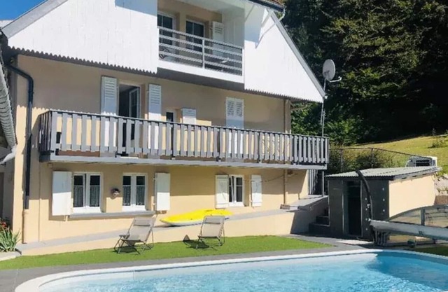 Charming ground floor accommodation on the edge of the forest, 2 minutes from the lake - Aux2lacs