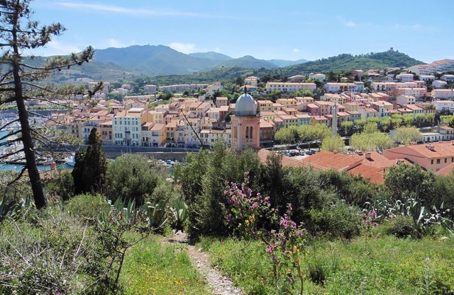 Charming Ground Floor Apartment Suitable For 4 People with Air Conditioning.