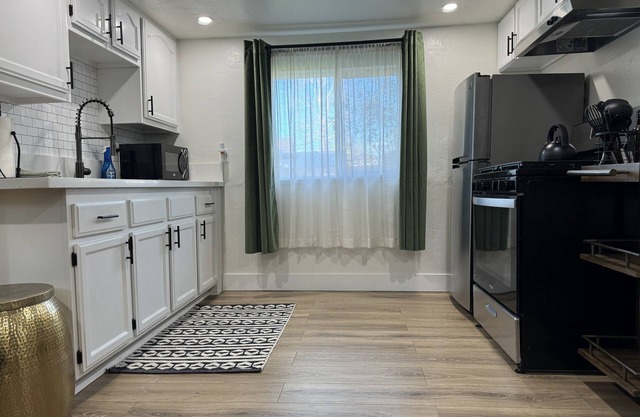 Charming Guest House in East Sac