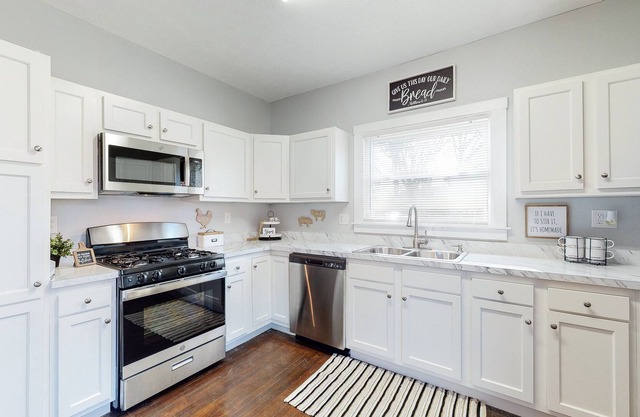 Charming Hartville cottage