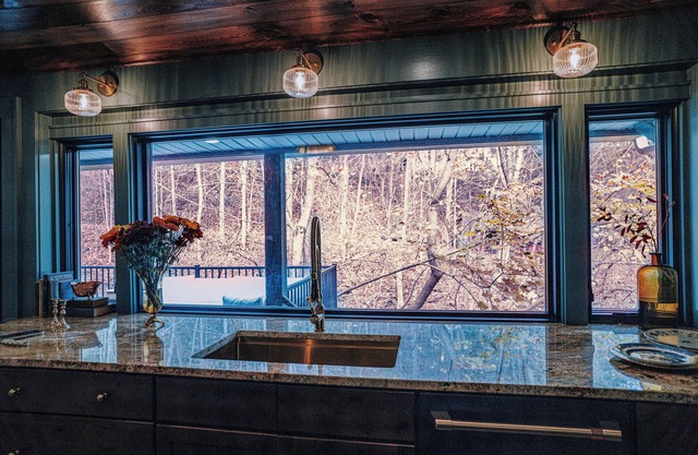 Charming & Historic 3-bedroom house in sleepy Gibson with Wifi, AC & hot tub