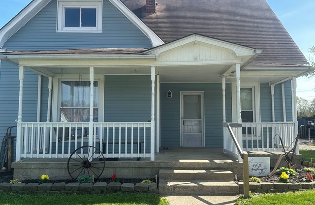 Charming Historic 3BR One Block to Downtown Rockville Shopping & Dining