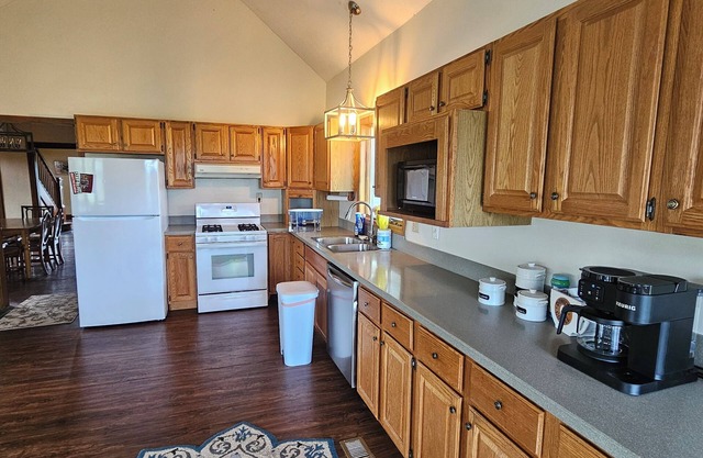 Charming & Historic 4-bedroom Farmhouse in Rock Creek with HVAC, WiFi