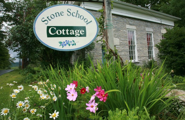 Charming historic cottage on scenic road to Mt. Greylock