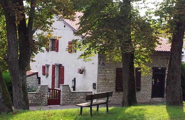 Charming Historic Village Home with Garden, Fireplace & Modern Amenities in Vadelaincourt