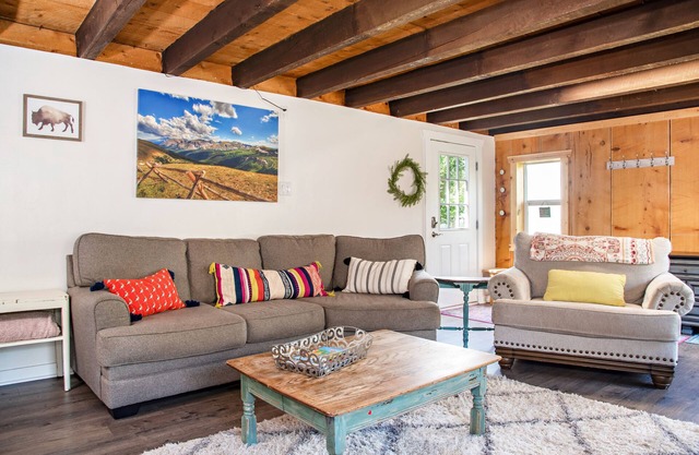 Charming Historic Home, Embrace the Past, Enjoy the Present 13 Mi to GWS