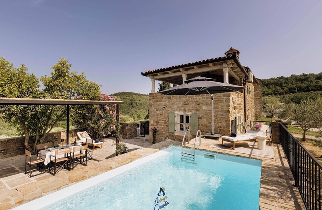 Charming Holiday Home for 4 with Private Pool and Amazing Views