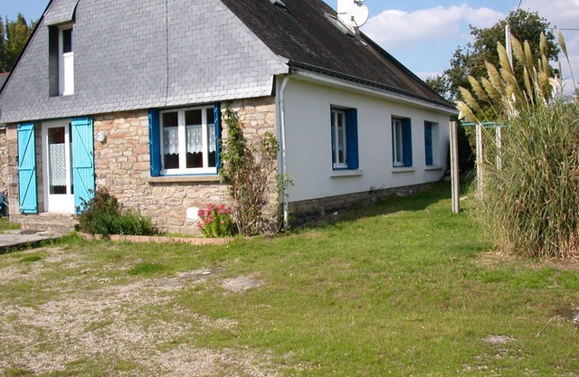 Charming holiday house in the countryside with large garden close to the old medieval town VANNES