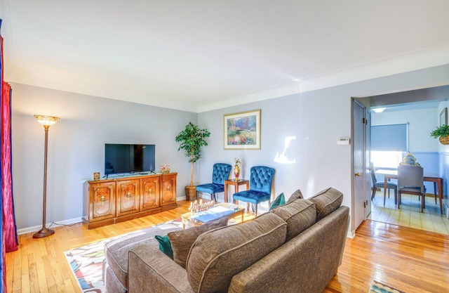 Charming Home - 4 Mi to Euclid Creek Reservation