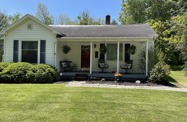 CHARMING HOME CLOSE TO WATKINS GLEN!