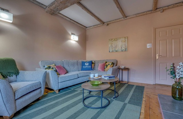 Charming Home for 10 | Perfect for Work & Leisure Stays