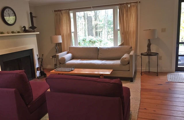 Charming home in private Beachwood Community on Lake Mahkeenac, Stockbridge