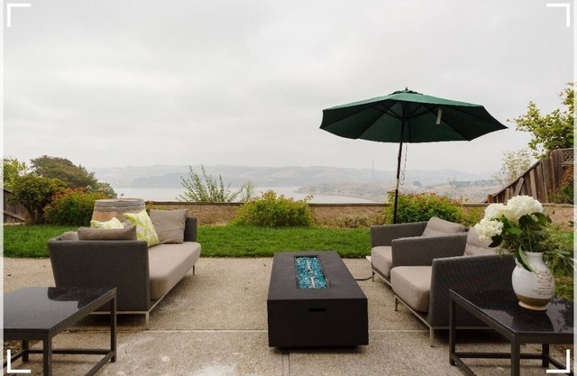 Charming home w/beautiful water View. Near napa and SF
