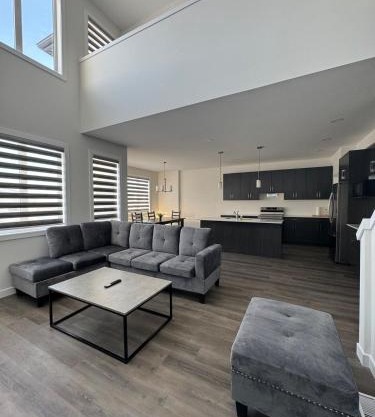 Charming Home with coffee cup & Parking