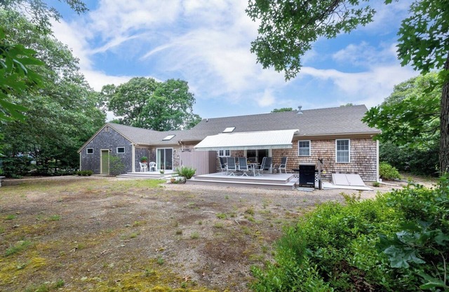 Charming Home with Private Yard and Convenient Access to Beaches (2395)