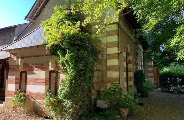 Charming house sleeps 14 in magnificent chateau grounds