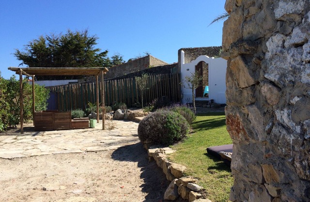 Charming house by the sea! Right on the bay of Sao Martinho do Porto!