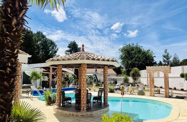 CHARMING HOUSE CLOSE TO BEACHES WITH ALL COMFORTS SWIMMING POOL GARDEN SPA