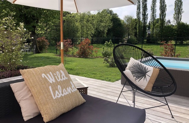 Charming house in peaceful setting 5 min from Chartres.