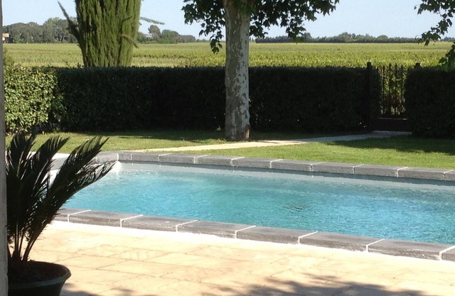 Charming house in Provence, peaceful setting amidst vineyards, swimming pool and tennis court