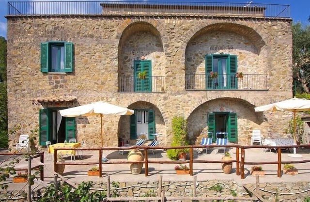 'Charming House' peaceful country house with sea view