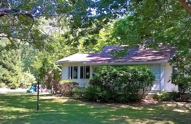 Charming house walking distance from beautiful Kenney’s Beach