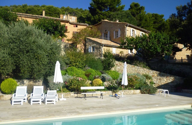 Charming house with pool in Crillon at the foot of Ventoux. Exceptional view.