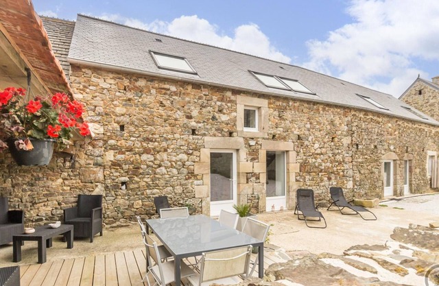 Charming house with terrace and garden, pets allowed