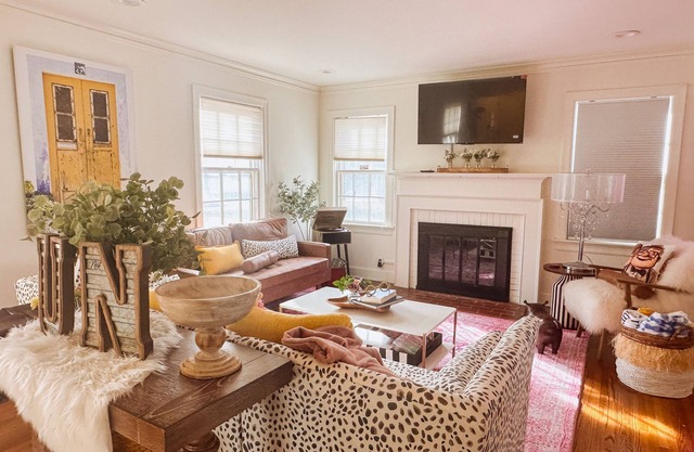 Charming Instaworthy cottage close to Everything Fun in Tulsa! No Cleaning fee