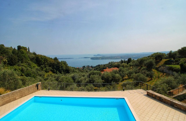 Charming apartment surrounded by olive trees and amazing view