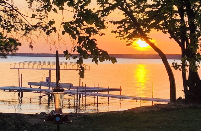 Charming Lakefront Cabin - beautifully renovated cabin, minutes from state park.