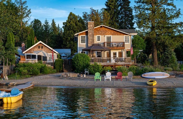 Charming Lakefront Cabin with Deck and Fire Pit!