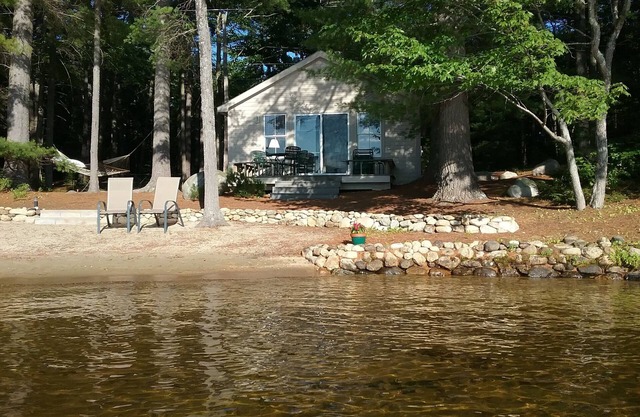 Charming lakefront cottage with sandy beach on a large private wooded lot