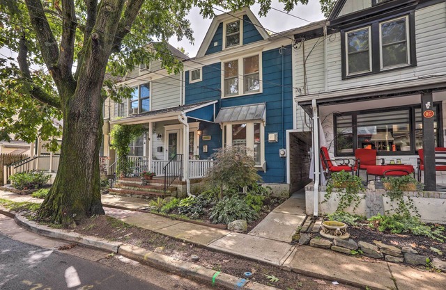 Charming Lambertville Retreat - 1 Mi to River!
