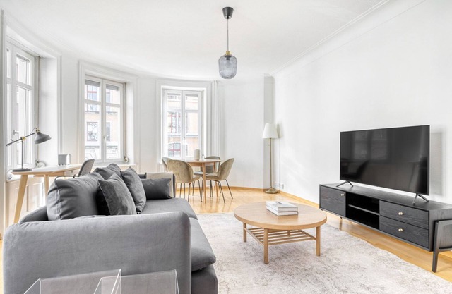 Charming Langstrasse 3.5 Room w/Storage, 5 mins to Tram, by Blueground
